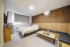 Restia Stay Suwon Station