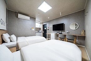 Restia Stay Suwon Station