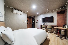 Restia Stay Suwon Station