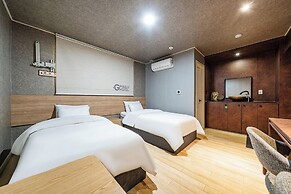 Restia Stay Suwon Station
