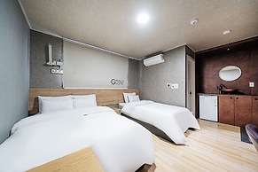 Restia Stay Suwon Station