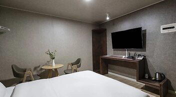 Restia Stay Suwon Station