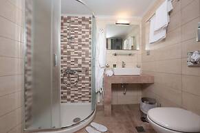 Meni Apartments Hotel