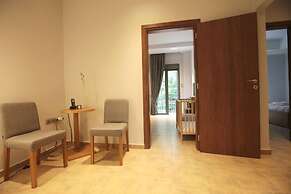 Meni Apartments Hotel