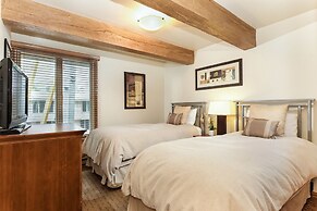 Chateau Eau Claire & Roaring Fork by Frias Properties