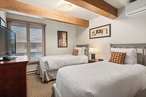 Chateau Eau Claire & Roaring Fork by Frias Properties