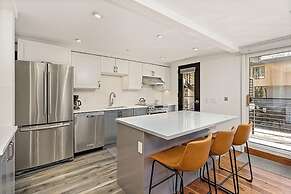 Chateau Eau Claire & Roaring Fork by Frias Properties