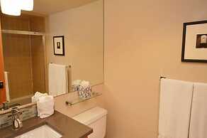 Chateau Eau Claire & Roaring Fork by Frias Properties