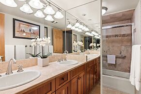 Chateau Eau Claire & Roaring Fork by Frias Properties