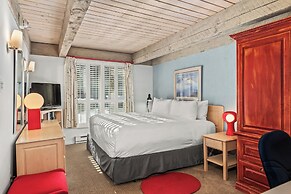 Chateau Eau Claire & Roaring Fork by Frias Properties