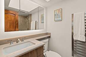 Chateau Eau Claire & Roaring Fork by Frias Properties