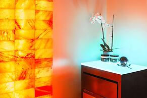 Embassy Suites by Hilton San Antonio Brooks Hotel & Spa