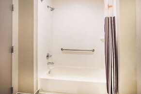 La Quinta Inn & Suites by Wyndham Dallas Plano - The Colony