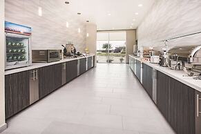 La Quinta Inn & Suites by Wyndham Dallas Plano - The Colony