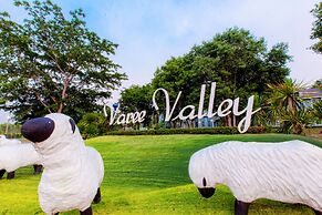 Varee Valley Resort and Restaurant