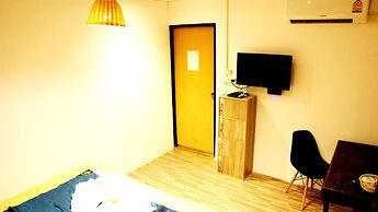 Z's Hostel at Tha Phae Gate