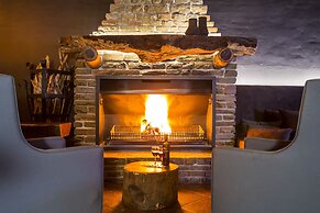 Ai Aiba - The Rockpainting Lodge