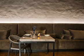 Ai Aiba - The Rockpainting Lodge