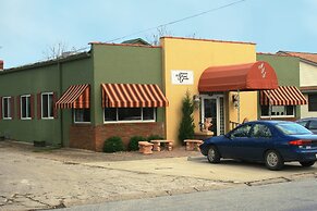 Monroe Street Suites