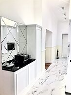 MONDRIAN Luxury Suites & Apartments Old Town Market Square