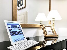 MONDRIAN Luxury Suites & Apartments Old Town Market Square