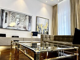 MONDRIAN Luxury Suites & Apartments Old Town Market Square