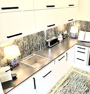 MONDRIAN Luxury Suites & Apartments Old Town Market Square