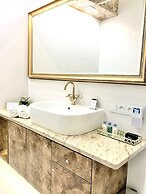 MONDRIAN Luxury Suites & Apartments Old Town Market Square