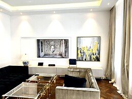 MONDRIAN Luxury Suites & Apartments Old Town Market Square