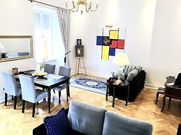 MONDRIAN Luxury Suites & Apartments Old Town Market Square
