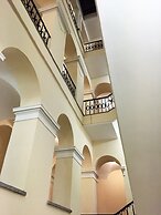 MONDRIAN Luxury Suites & Apartments Old Town Market Square