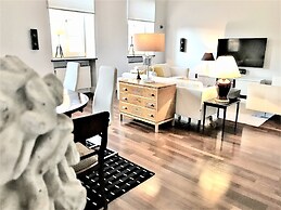 MONDRIAN Luxury Suites & Apartments Old Town Market Square