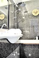 MONDRIAN Luxury Suites & Apartments Old Town Market Square