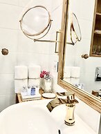 MONDRIAN Luxury Suites & Apartments Old Town Market Square