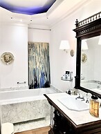 MONDRIAN Luxury Suites & Apartments Old Town Market Square