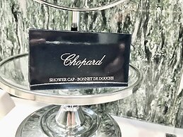 MONDRIAN Luxury Suites & Apartments Old Town Market Square