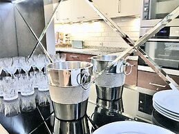 MONDRIAN Luxury Suites & Apartments Old Town Market Square