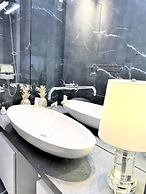 MONDRIAN Luxury Suites & Apartments Old Town Market Square