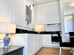 MONDRIAN Luxury Suites & Apartments Old Town Market Square