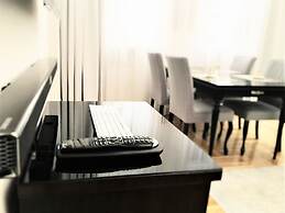 MONDRIAN Luxury Suites & Apartments Old Town Market Square