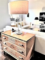 MONDRIAN Luxury Suites & Apartments Old Town Market Square