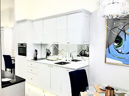 MONDRIAN Luxury Suites & Apartments Old Town Market Square