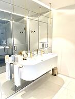 MONDRIAN Luxury Suites & Apartments Old Town Market Square