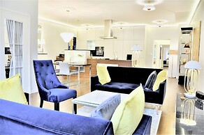 MONDRIAN Luxury Suites & Apartments Old Town Market Square