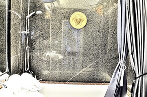 MONDRIAN Luxury Suites & Apartments Old Town Market Square