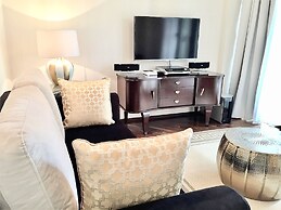 MONDRIAN Luxury Suites & Apartments Old Town Market Square