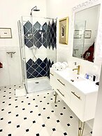 MONDRIAN Luxury Suites & Apartments Old Town Market Square