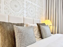 MONDRIAN Luxury Suites & Apartments Old Town Market Square