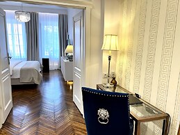 MONDRIAN Luxury Suites & Apartments Old Town Market Square