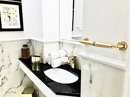 MONDRIAN Luxury Suites & Apartments Old Town Market Square